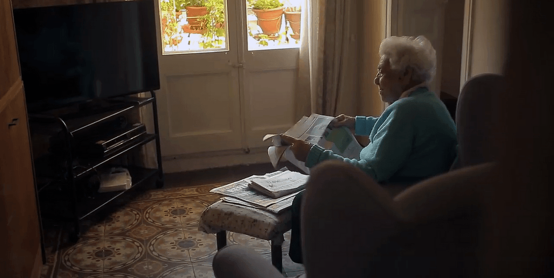 La Niña del gancho frame