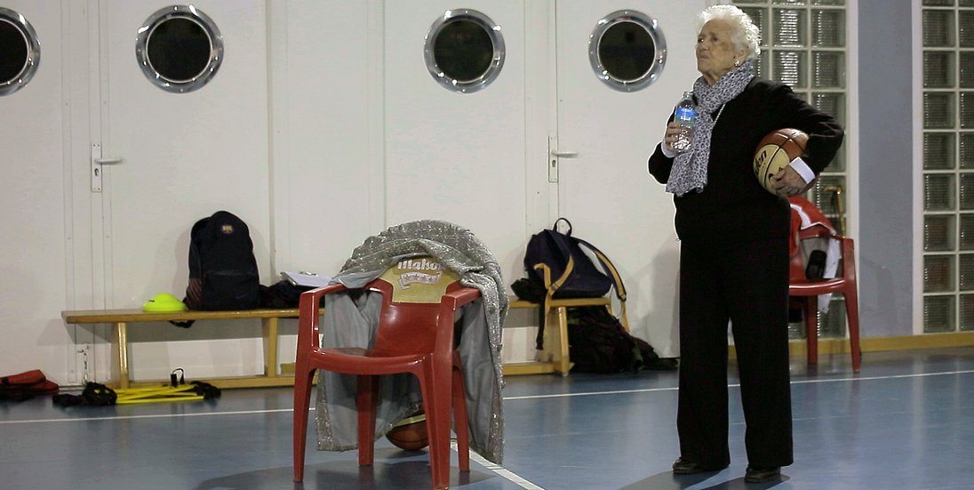 Frame de "La ni&ntilde;a del gancho"